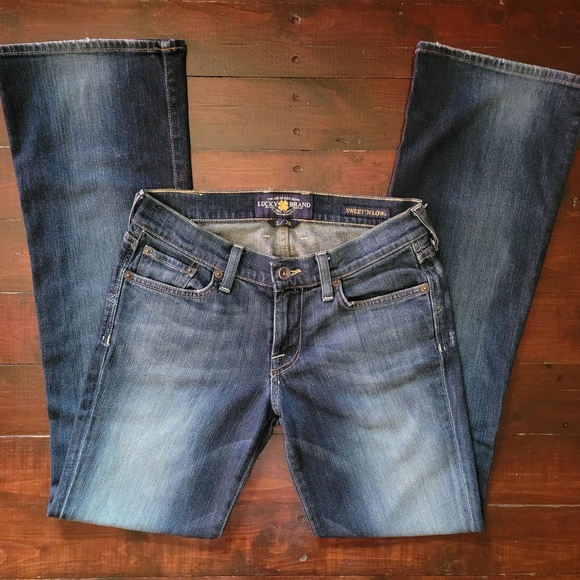 Women's Lucky Brand Sweet & Low Bootcut Jeans Size 2/26 - Picture 2 of 9